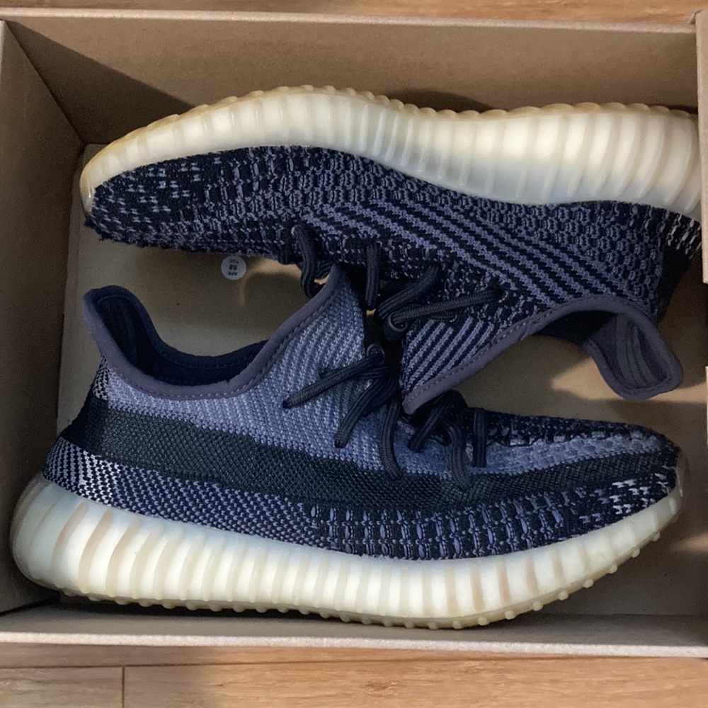 YEEZY 350 carbon
